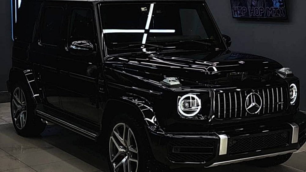 Бронирование капота Mercedes G 500 защитной полиуретановой пленкой HEXIS Bodyfence и антидождь на стекла Gyeon Quick View.