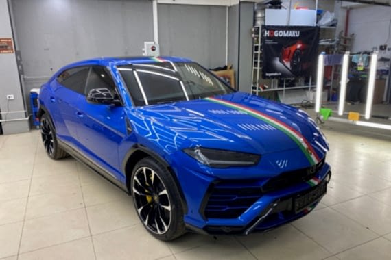 Оклейка капота Lamborghini цветной пленкой